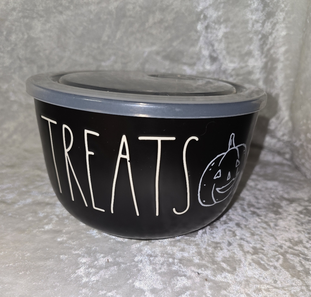 Set Of 2 EUC Set of Rae Dunn Treats round  Ceramic Container With Vented Lids - Picture 4 of 11